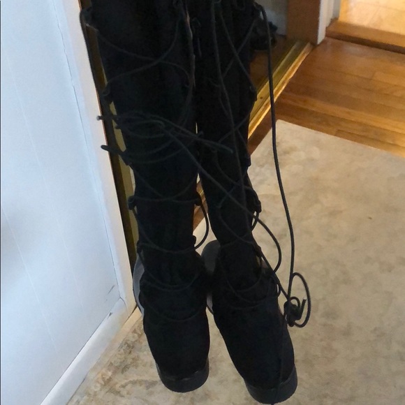 Black tall boots - Picture 2 of 4